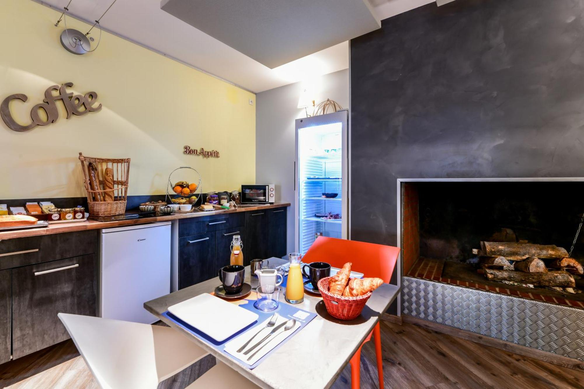 Logis Hotel & Restaurant Le Cadet De Gascogne Saint-Justin  Zewnętrze zdjęcie
