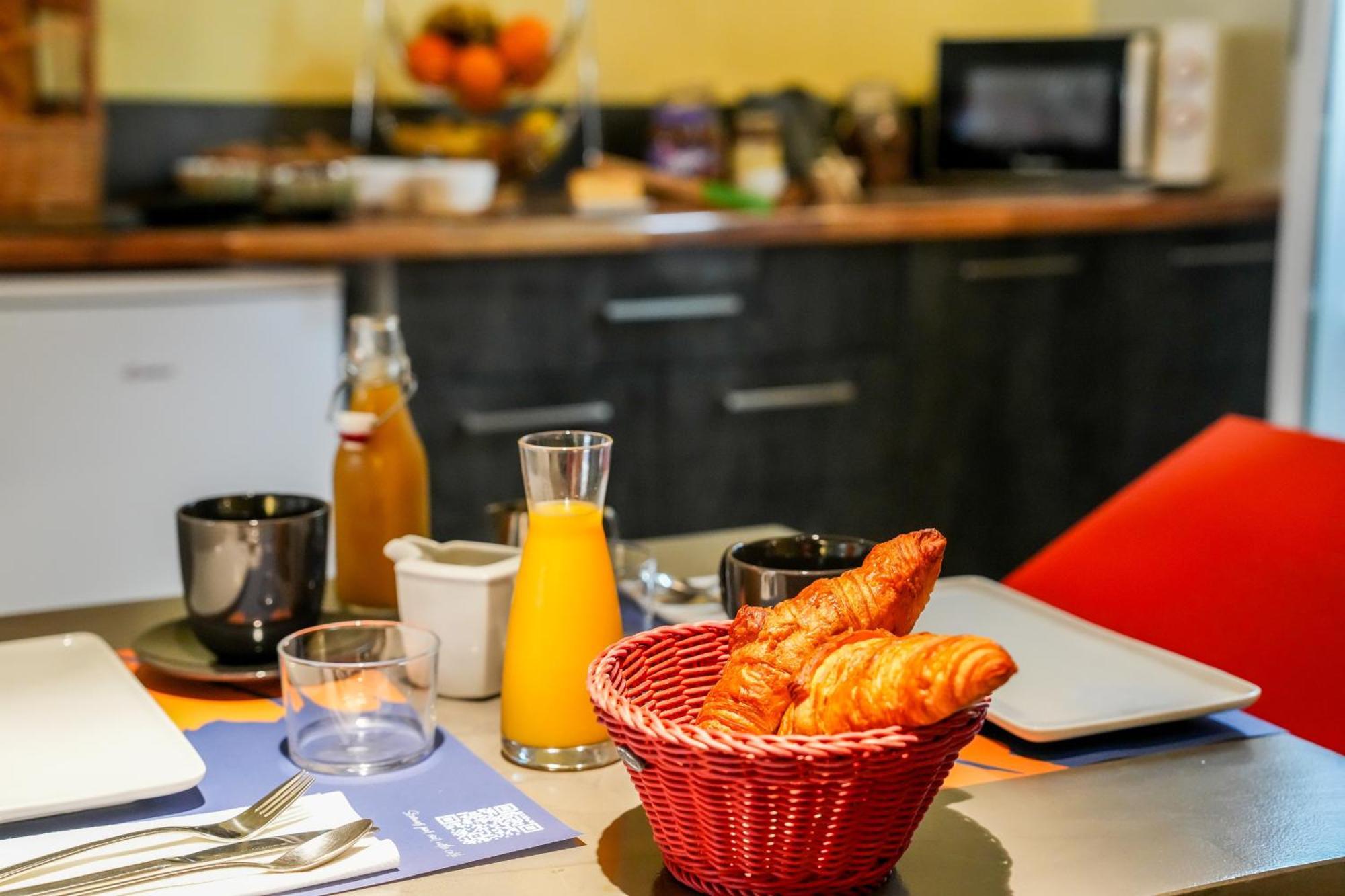 Logis Hotel & Restaurant Le Cadet De Gascogne Saint-Justin  Zewnętrze zdjęcie